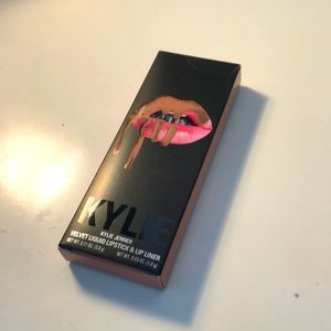 Kylie Lip Kit in the color Charm
